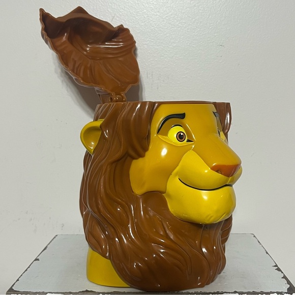 Disney on Ice The Lion King Simba Flip Lid Plastic Mug Cup 20.5 oz - Picture 7 of 10